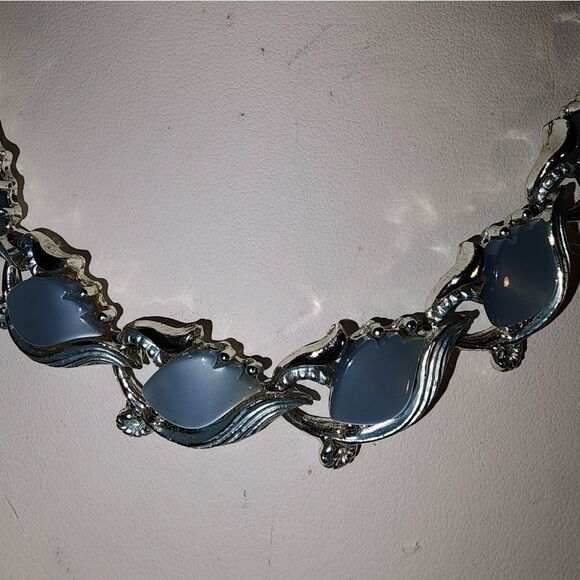 Silvery and Blue Thermoset Necklace  Matching Clip Earrings Excellent Condition - Picture 9 of 10